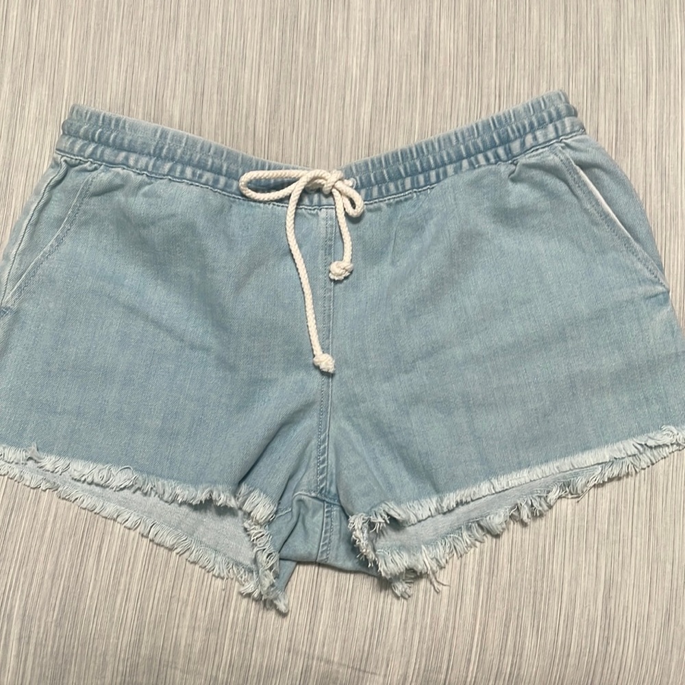 AE shorts frayed at the bottom very soft,almost new worn handful of times